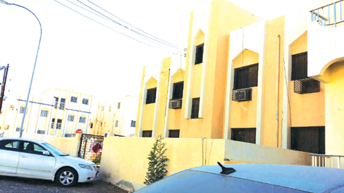 പൊലീസ് ചമഞ്ഞത്തെിയ സംഘം  മലയാളിയുടെ ഫ്ളാറ്റില്‍കയറി പണം തട്ടി