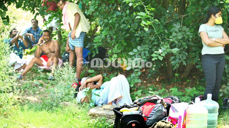 വി​വി​ധ സം​സ്​​ഥാ​ന​ങ്ങ​ളി​ൽ ലോ​ക്​​ഡൗ​ണി​ൽ കു​ടു​ങ്ങി​യ മ​ല​യാ​ളി​ക​ൾ ദു​രി​ത​ക്ക​യ​ത്തി​ൽ