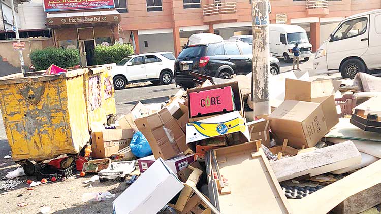 കെട്ടിടാവശിഷ്ടങ്ങൾ വഴിയിൽ തള്ളുന്നതായി പരാതി കെട്ടിടാവശിഷ്ടങ്ങൾ വഴിയിൽ തള്ളുന്നതായി പരാതി