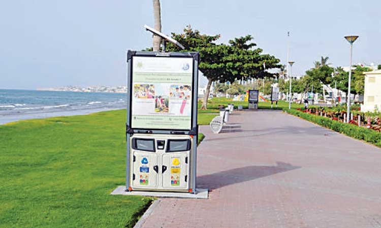 മാ​ലി​ന്യ​പ്പെ​ട്ടി​ക്കൊ​പ്പം പ​ര​സ്യ പ്ര​ദ​ർ​ശ​ന​വും: പു​തി​യ പ​രീ​ക്ഷ​ണ​വു​മാ​യി  മ​സ്​​ക​ത്ത്​ ന​ഗ​ര​സ​ഭ