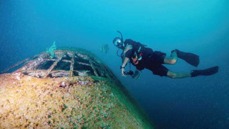അണ്ടര്‍ വാട്ടര്‍ തീം പാർക്കിൽ പരീക്ഷണ നീന്തൽ ആരംഭിച്ചു
