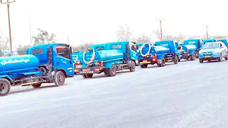 വാ​ട്ട​ർ ട്ര​ക്ക്​ ഡ്രൈ​വ​ർ​മാ​രാ​യി  ഇ​നി സ്വ​ദേ​ശി​ക​ൾ മാ​ത്രം