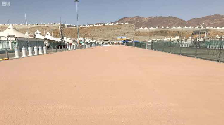 മി​നാ​യി​ൽ ചൂ​ടു​കു​റ​ഞ്ഞ ന​ട​പ്പാ​ത​ക​ൾ