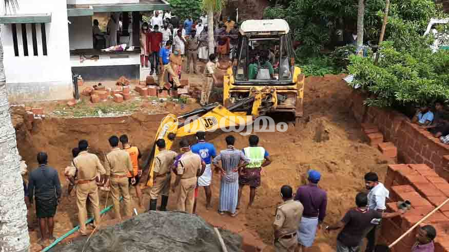കിണർ കുഴിക്കുന്നതിനിടെ ഇടിഞ്ഞ്​ രണ്ടുപേർ മണ്ണിനടിയിൽ
