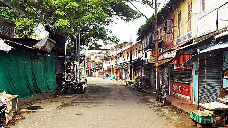 വിജനമായി പടിഞ്ഞാറൻ കൊച്ചി; ചേരികൾ പട്ടിണിയിലേക്ക്