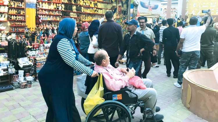 ആ​ഗോ​ള​ഗ്രാ​മ​ത്തി​ന് ചു​റ്റു​മു​രു​ളു​ന്നു ക​രു​ത​ലിെ​ൻ​റ ച​ക്ര​ങ്ങ​ൾ