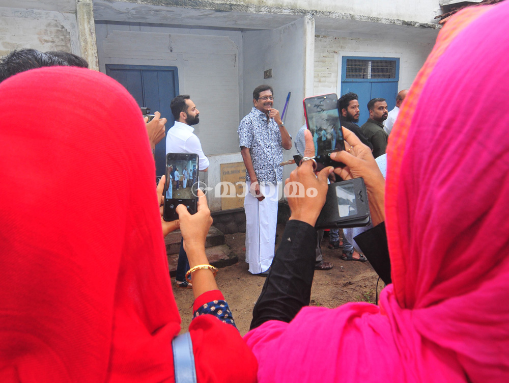 വോ​ട്ടൊഴുകി