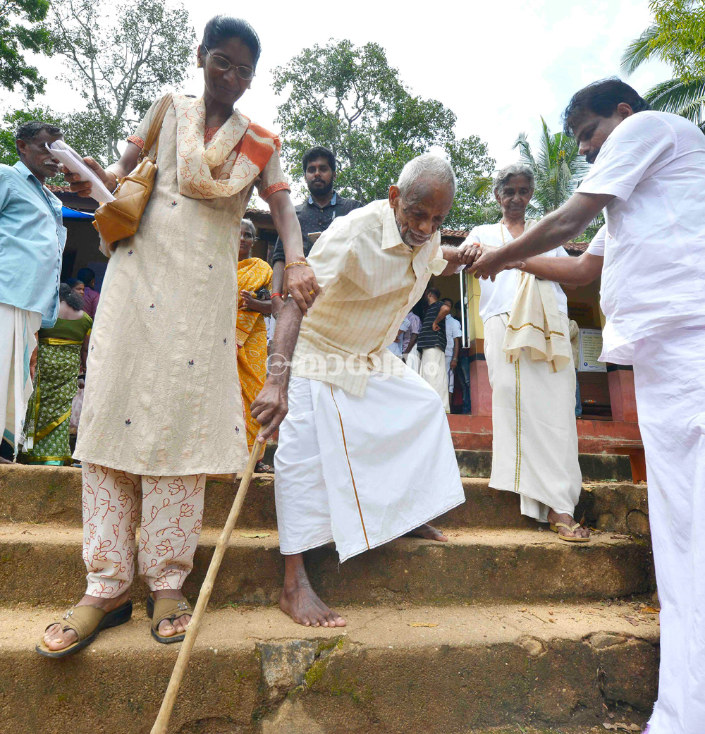 വോ​ട്ടൊഴുകി