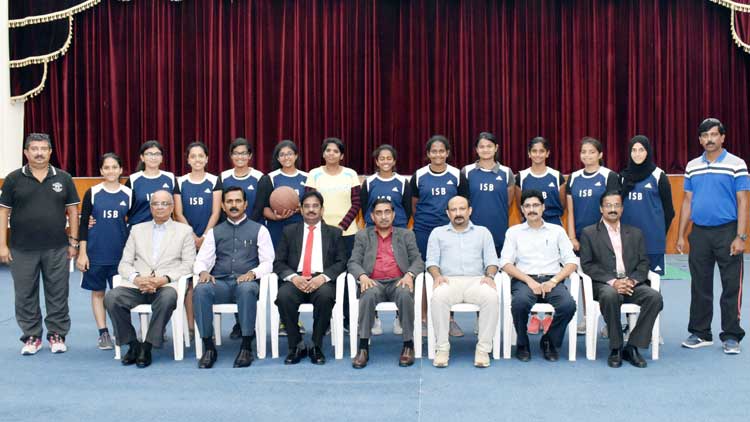 ഇ​ന്ത്യ​ൻ സ്‌​കൂ​ൾ ഗേ​ൾ​സ് ടീ​മി​ന്  ബാ​സ്ക​റ്റ്ബാ​ൾ കി​രീ​ടം