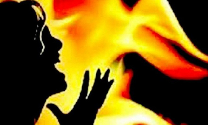 വെള്ളമെടുക്കുന്നതിനെച്ചൊല്ലി തർക്കം; സ്ത്രീയെ ഭർതൃ വീട്ടുകാർ ചുട്ടു കൊന്നു