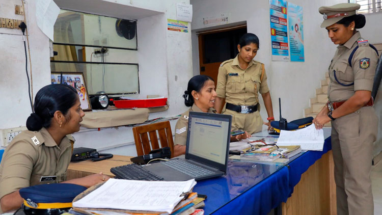 വനിതാ ദിനത്തില്‍ പൊലീസ് സ്റ്റേഷനുകൾ ഭരിച്ചത് വനിതാ ഉദ്യോഗസ്ഥര്‍