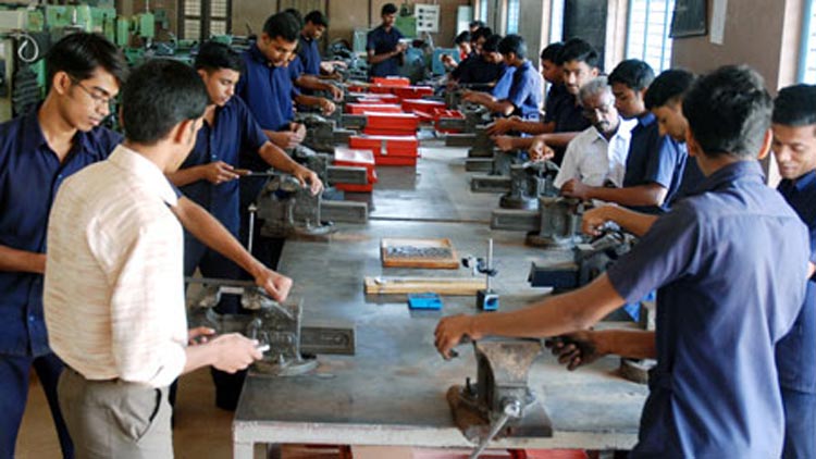 10 കഴിഞ്ഞവർക്ക്​ തൊഴിലധിഷ്​ഠിത/സാ​േങ്കതിക വിദ്യാഭ്യാസം