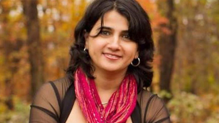 ഒറ്റ ട്വീറ്റിൽ കഥ മാറി; പ്രസാധകർക്കെതിരെ എഴുത്തുകാരി കോടതിയിൽ