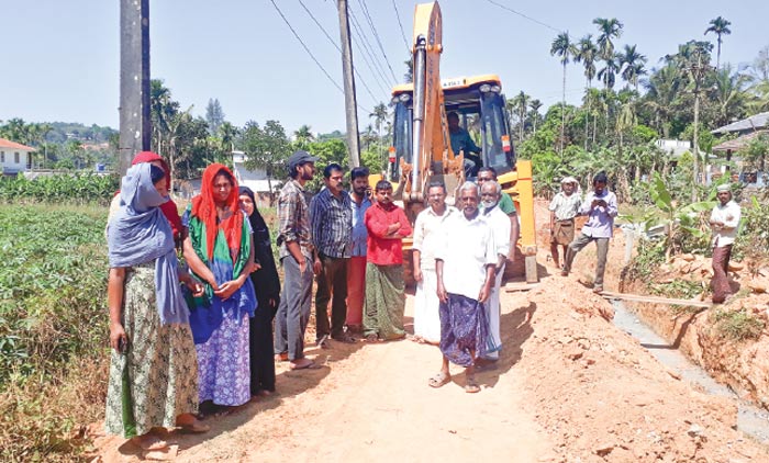 നാട്ടുകാരുടെ പ്രതിഷേധം;  പൈപ്പ് സ്ഥാപിക്കൽ നിർത്തി