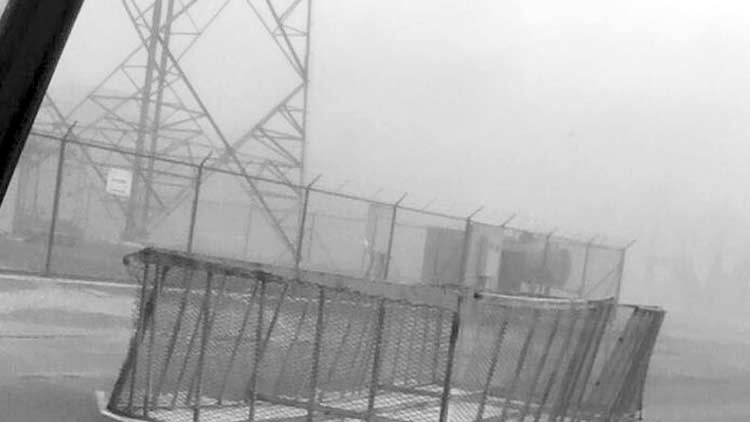 യാ​മ്പു​വി​ൽ പൊ​ടി​ക്കാ​റ്റ്: ​15 വാ​ഹ​ന​ങ്ങ​ൾ​ക്കും നി​ര​വ​ധി കൂ​ടാ​ര​ങ്ങ​ൾ​ക്കും നാ​ശം