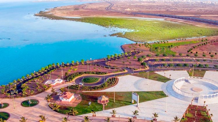 വേനലിന് കുളിര് പകർന്ന് യാംബു കടലോര ഉദ്യാനം വേനലിന് കുളിര് പകർന്ന് യാംബു കടലോര ഉദ്യാനം