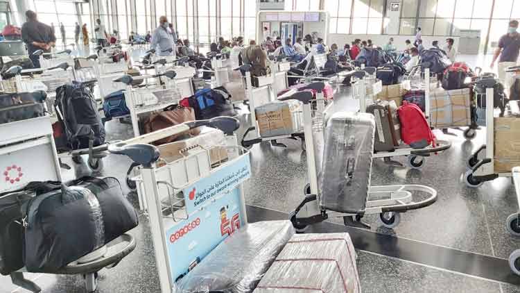 വിമാനം റദ്ദാക്കൽ:  ദുരിതം തിന്ന്​ ഗർഭിണികളടക്കം യാത്രക്കാർ