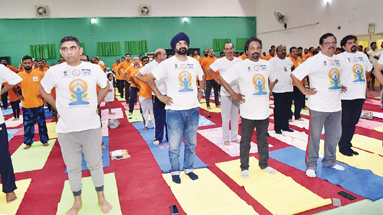 സ​ലാ​ല ഇ​ന്ത്യ​ൻ സോ​ഷ്യ​ൽ​  ക്ല​ബി​ൽ യോ​ഗ​ദി​നാ​ച​ര​ണം