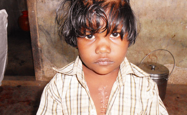 അമ്മ തടവറയില്‍; നെഞ്ചുനീറി ചിന്നു