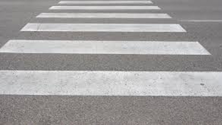 മ​ദ്​​റ​സ​ക്കു മു​ന്നി​ൽ സീ​ബ്ര​ലൈ​ൻ ചോ​ദി​ച്ചു; പ​ള്ളി​ക്കു മു​ന്നി​ൽ വ​ര​ച്ച് അ​ധി​കൃ​ത​ർ 