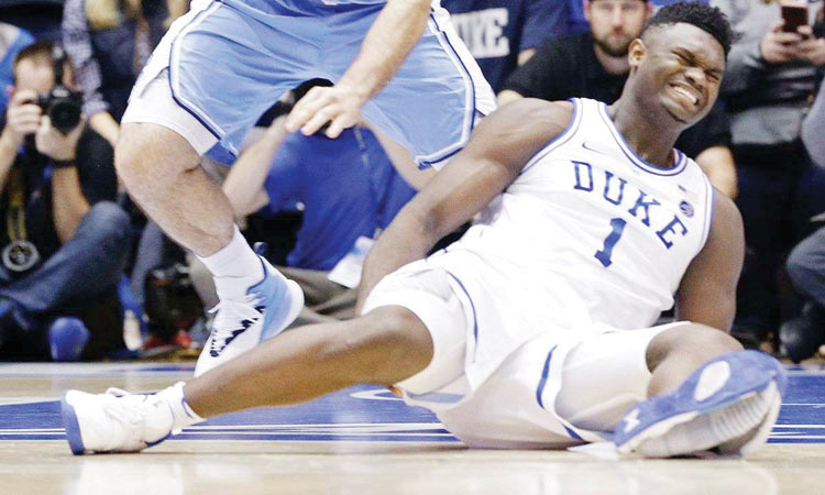 ക​ളി​ക്കാ​ര​െൻറ ഷൂ ​പൊ​ട്ടി;  നൈ​ക്കി​യു​ടെ ഒാ​ഹ​രി​യും